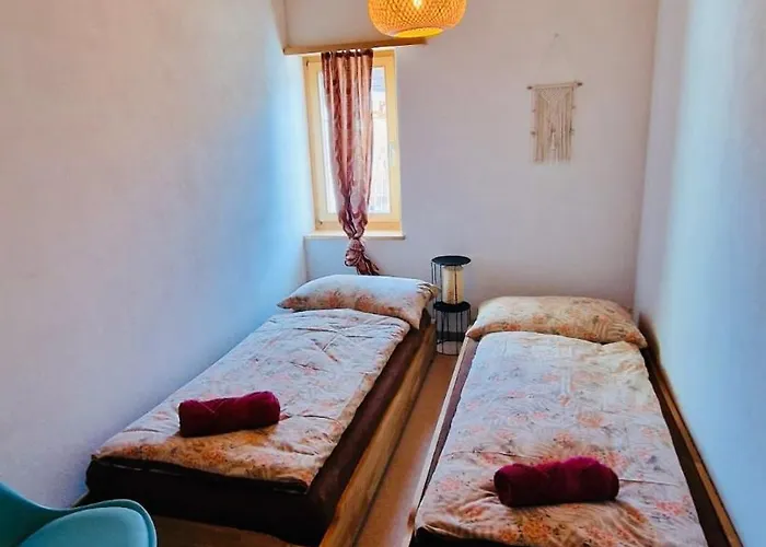 Tatta's Bijou Ground Floor *